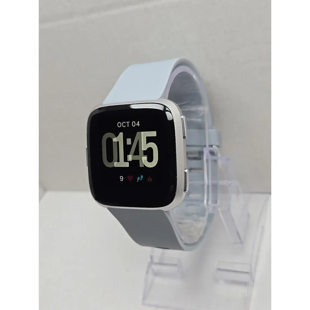 Fitbit Versa FB504 Smartwatch Fitness Heart Rate Bluetooth Activity W/ Charger - Picture 2 of 11
